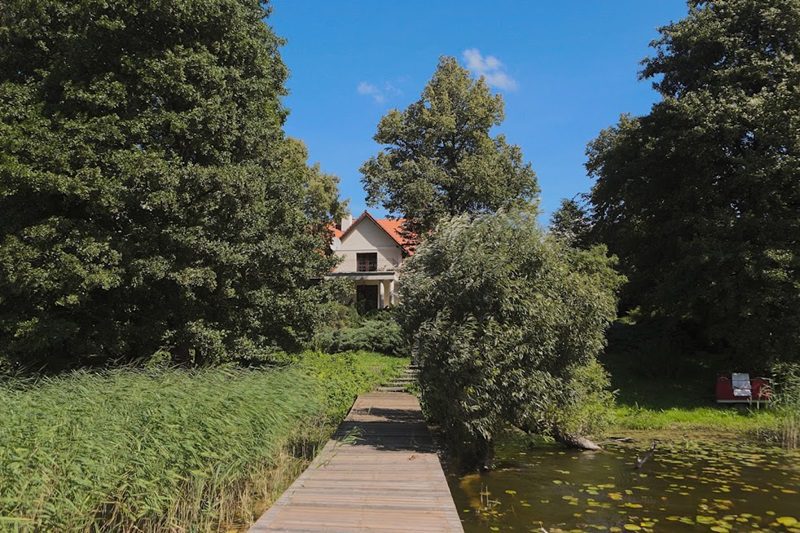 beautiful villa by the lake for sale