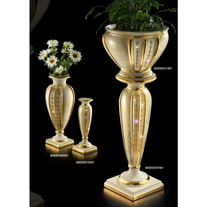 Flower Pots In Elegant Mediterranean Style