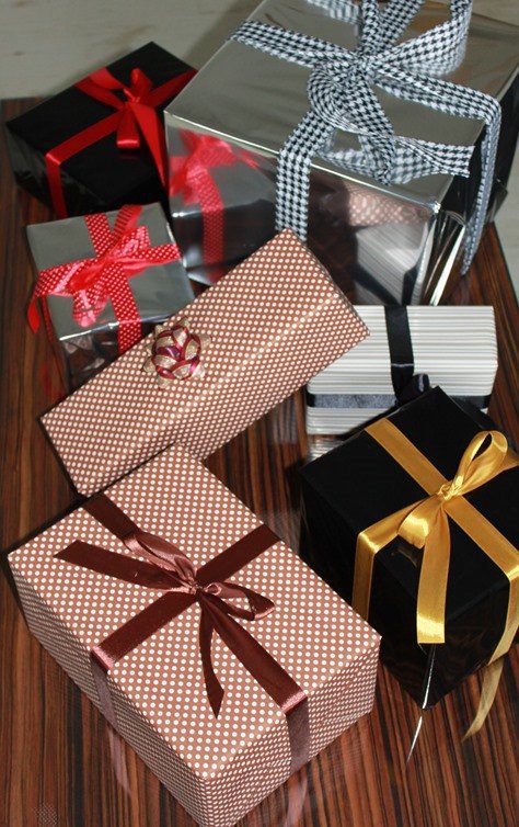 gift wrapping penknife as a gift