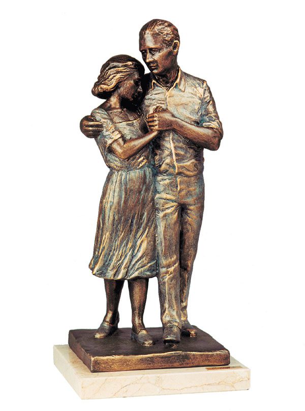 loving couple figurine