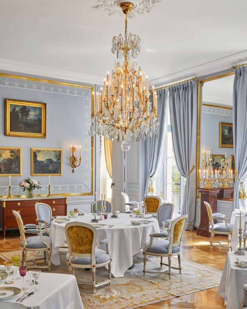 Luxury Hotel In The Palace In Paris