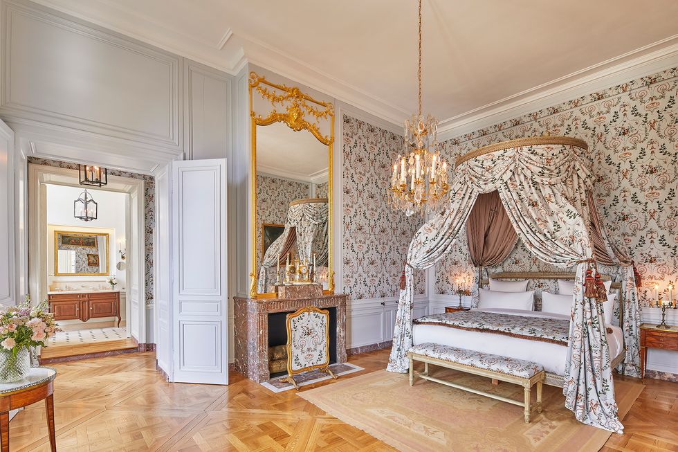 Luxury Hotel In Versailles