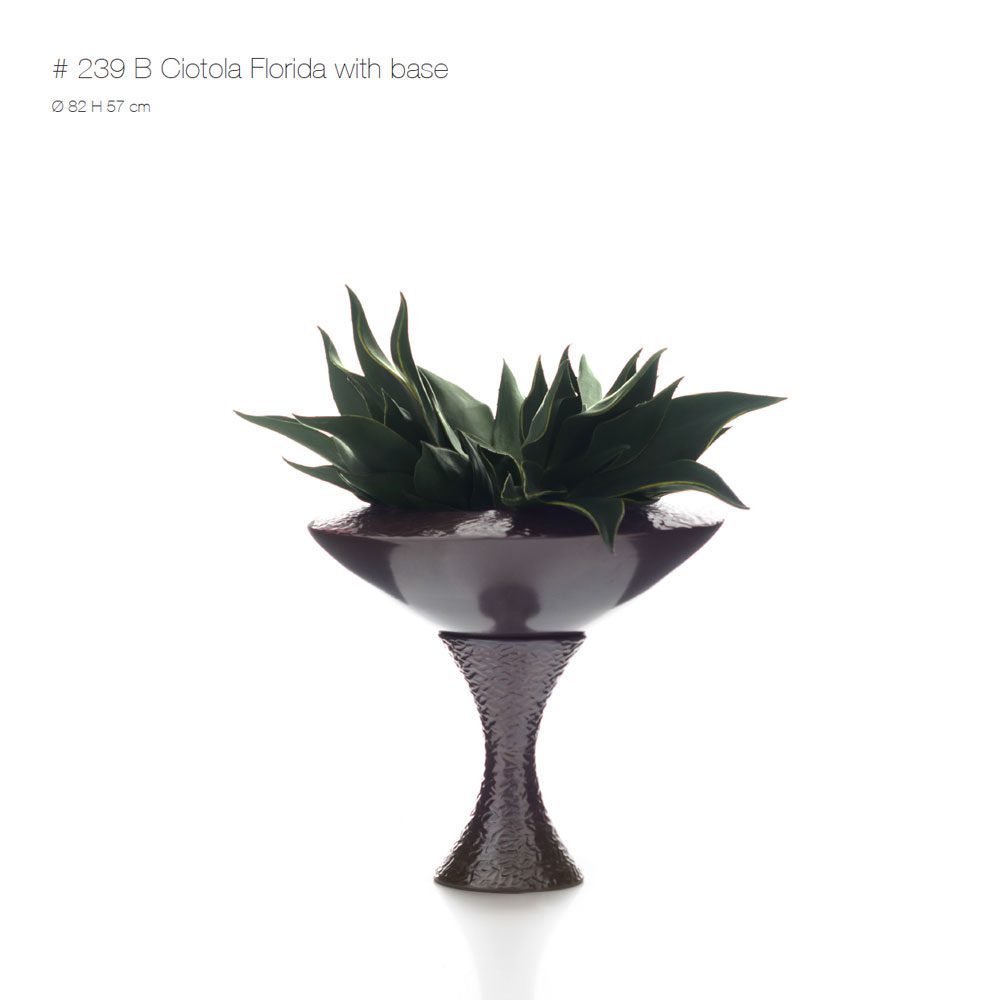 luxurious living room flower pot
