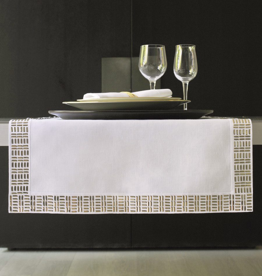 stylish tablecloths for the holidays