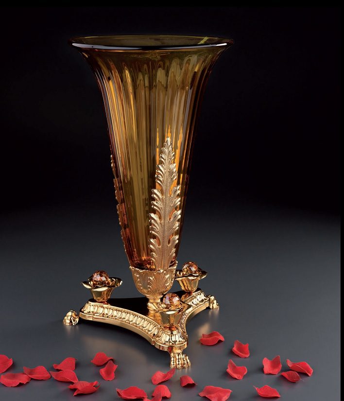 vase with gold