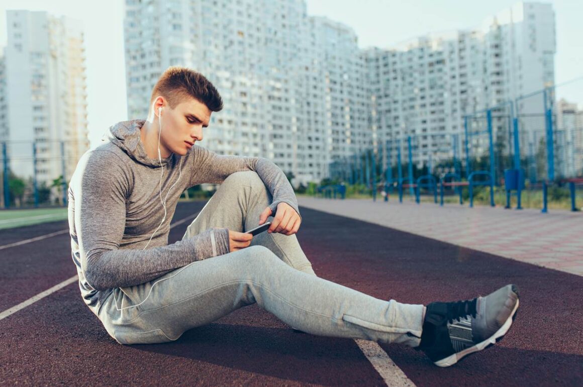 Men’s sweatpants: relax in style