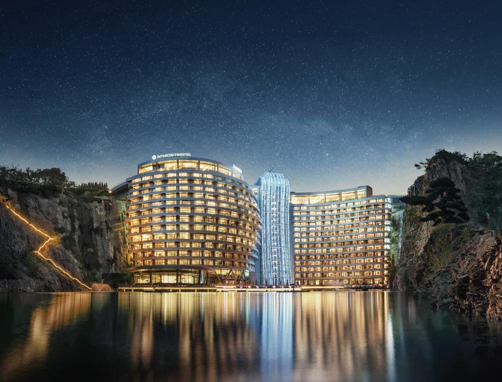 Extravagant Vacation Destinations Intercontinental Shanghai Wonderland