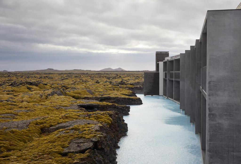 Extravagant Vacation Destinations The Retreat At Blue Lagoon Iceland View