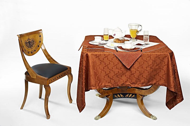Stylish table for social games