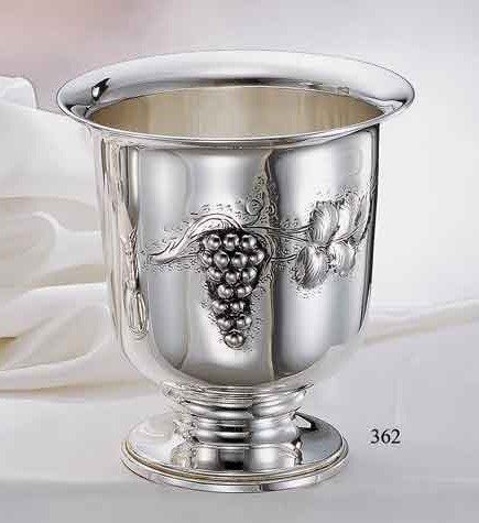 bucket for various types of alcohol