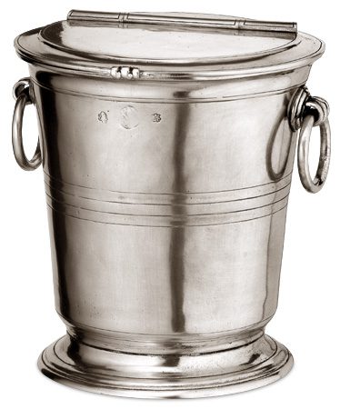bucket with a lid for alcohol