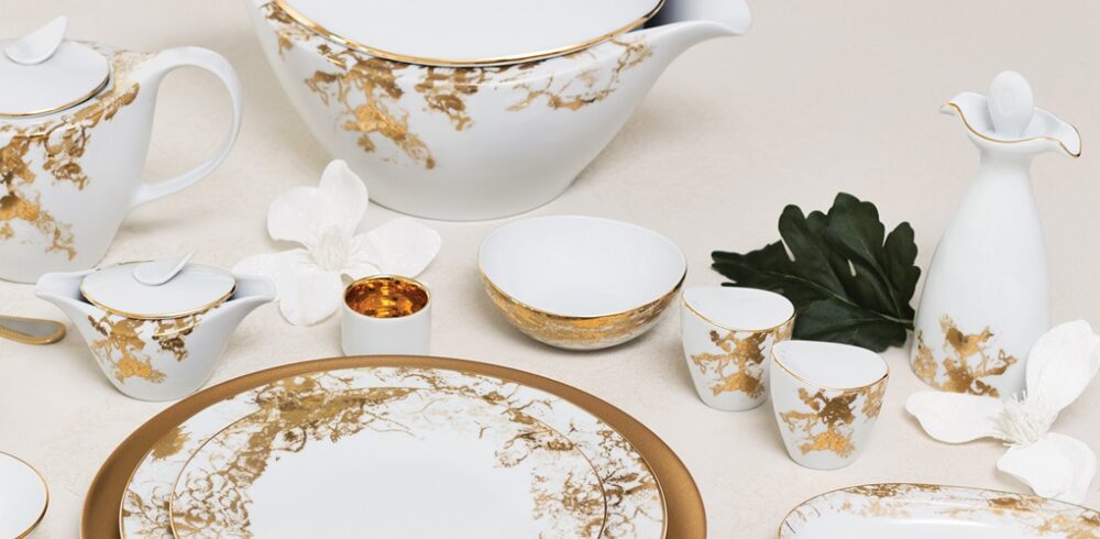 Christmas tableware for the table