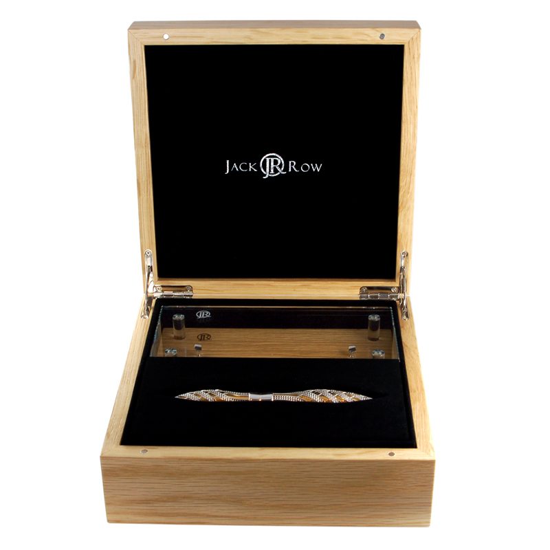 pen in luxury packaging