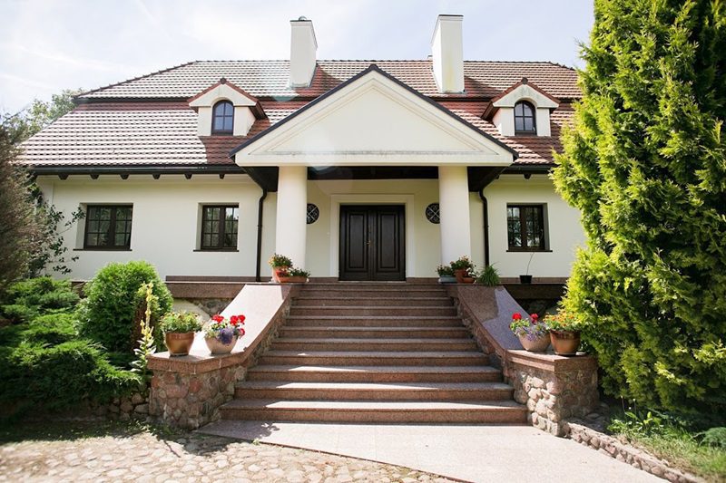 Luksusowy dworek nad jeziorem z linią brzegową exclusive lakeside manor with private shoreline