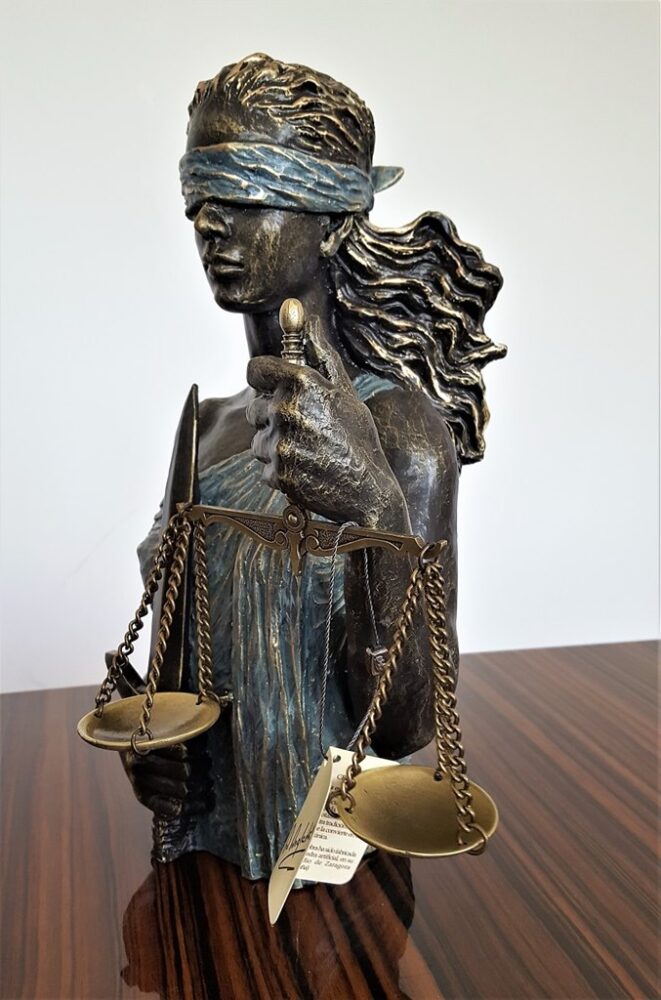 Themis figurine as a gift shop