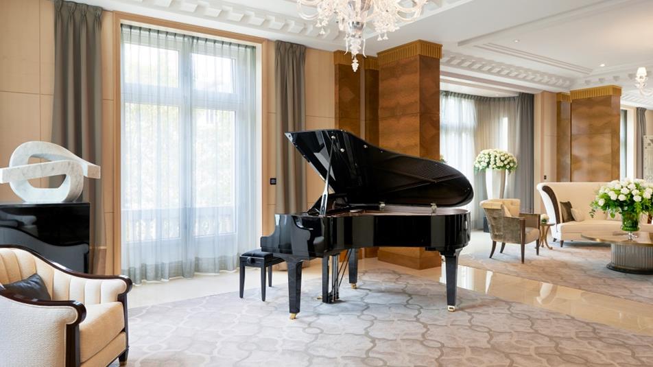 luxury hotel in the French capital