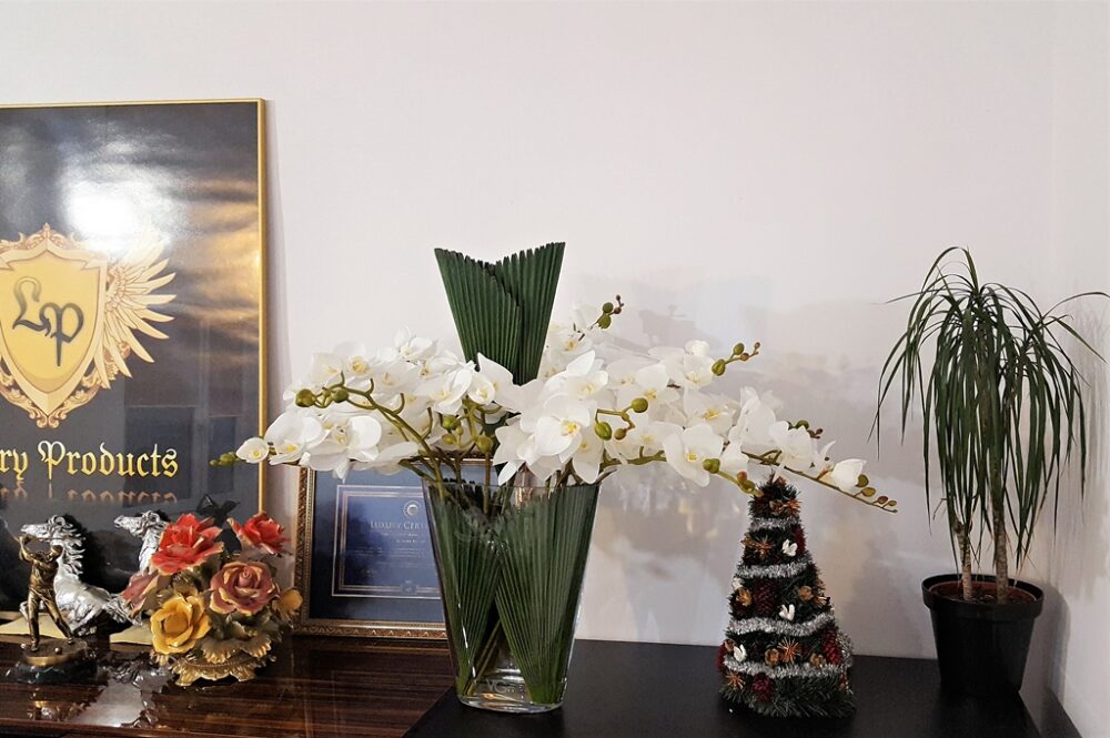 stylish artificial flowers