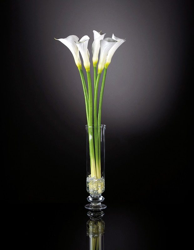 vase artificial flowers