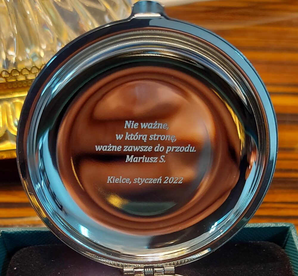 what engraving to put on a compass scaled