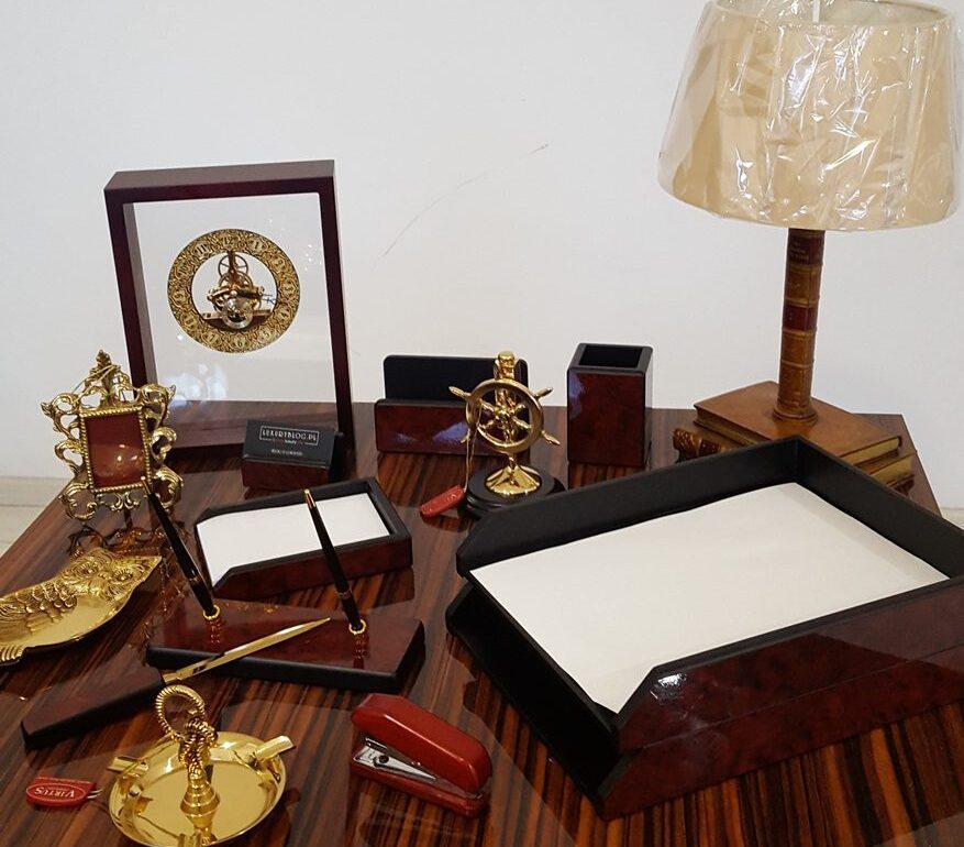 what can you put on an elegant desk