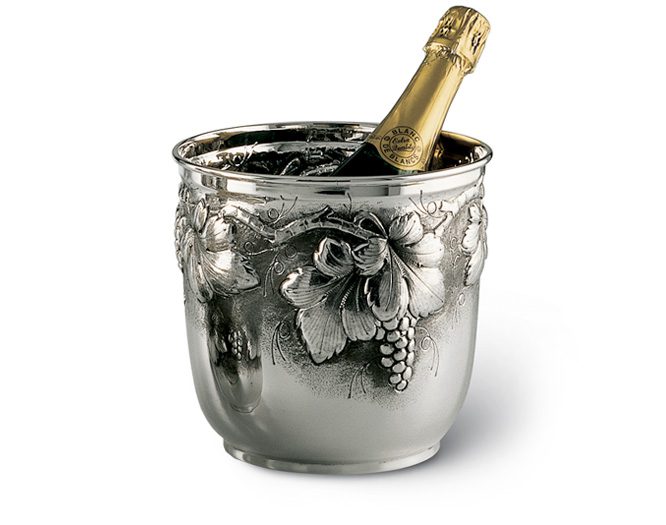 what to serve champagne in