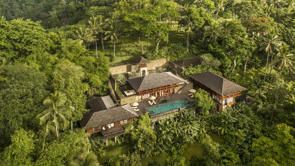 Extravagant Vacation Spots Como Shambhala Estate