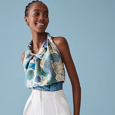 Fashionable & Stylish: How to Wear a Scarf