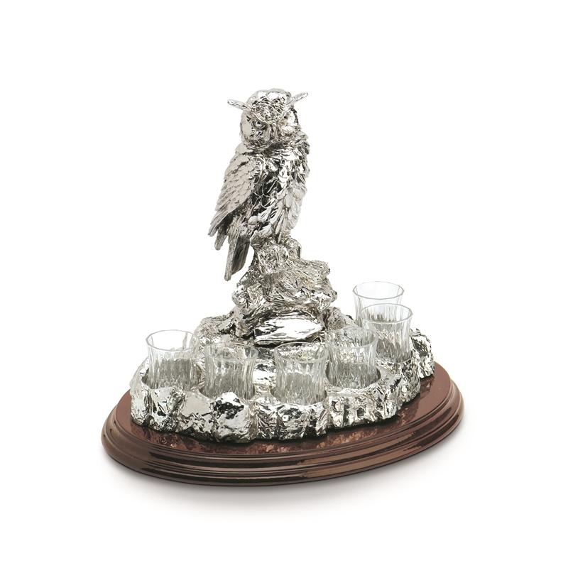 For a Wedding Anniversary Gift for Friends – A Mini Bar