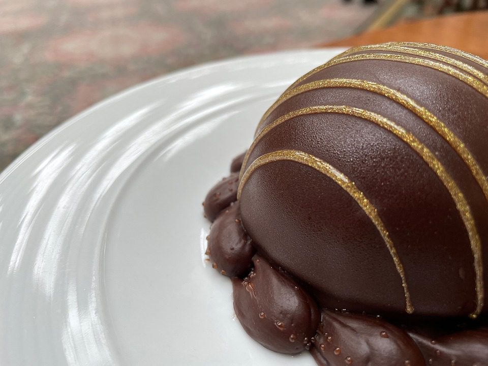 Gold Is a Perfect Match for Desserts