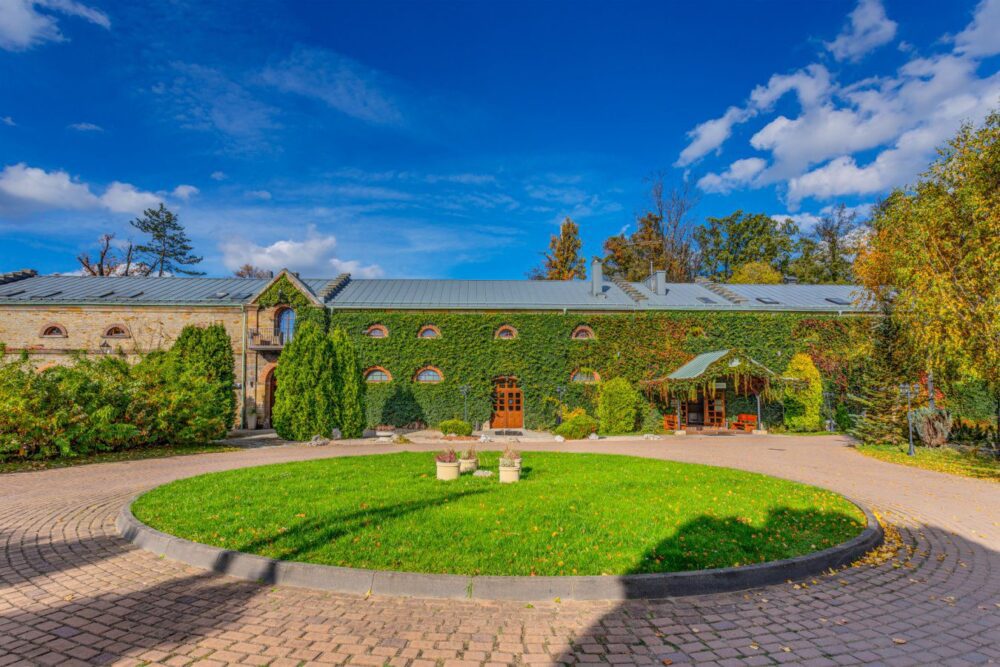 Manor House Hotel Exterior