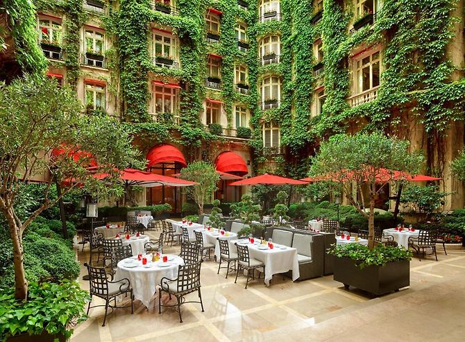 Luxury Hotels in France Plaza Athenee Exterior