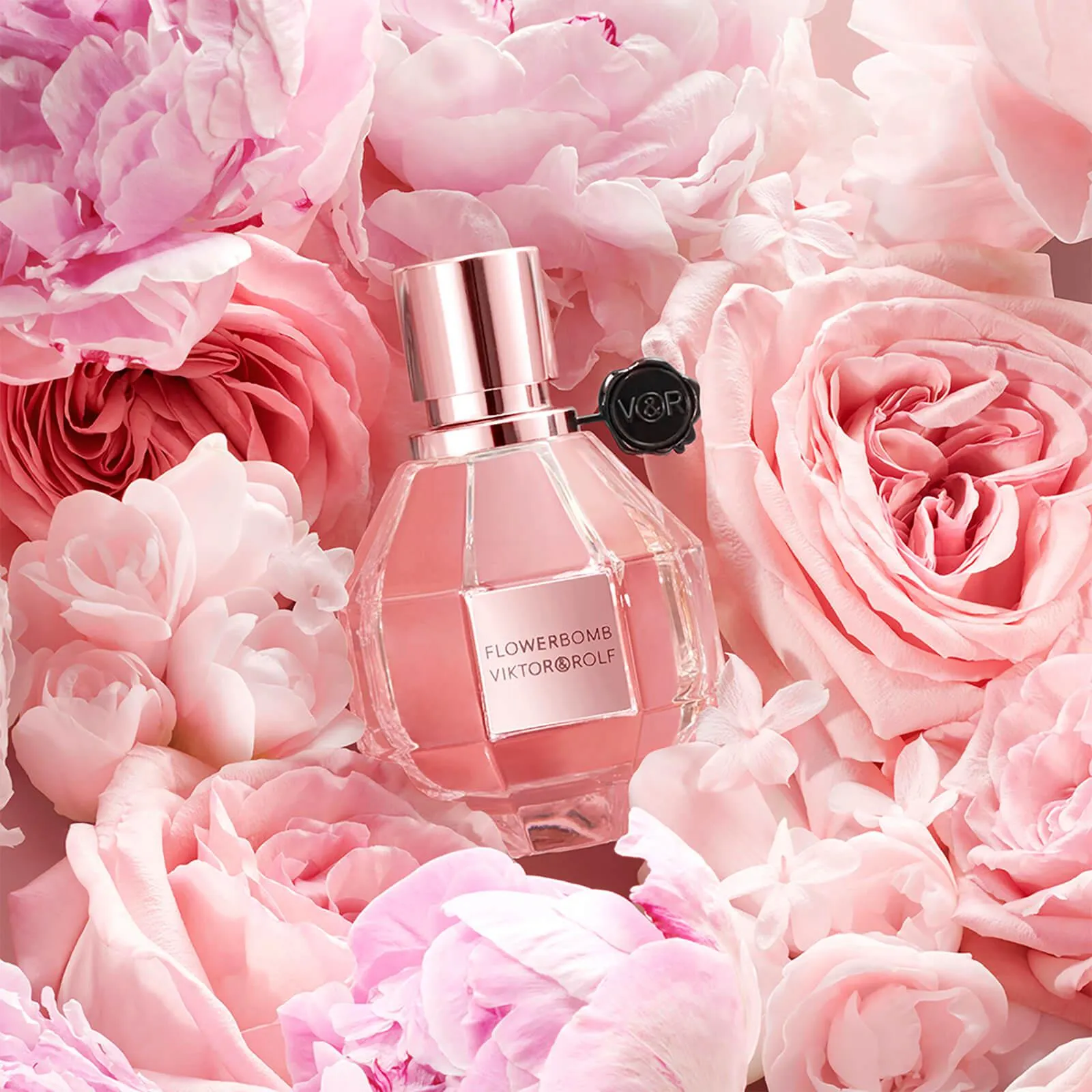 The Most Alluring Fragrance a Woman Can Wear Flowerbomb