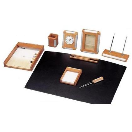 What to Buy a Woman for Her Desk