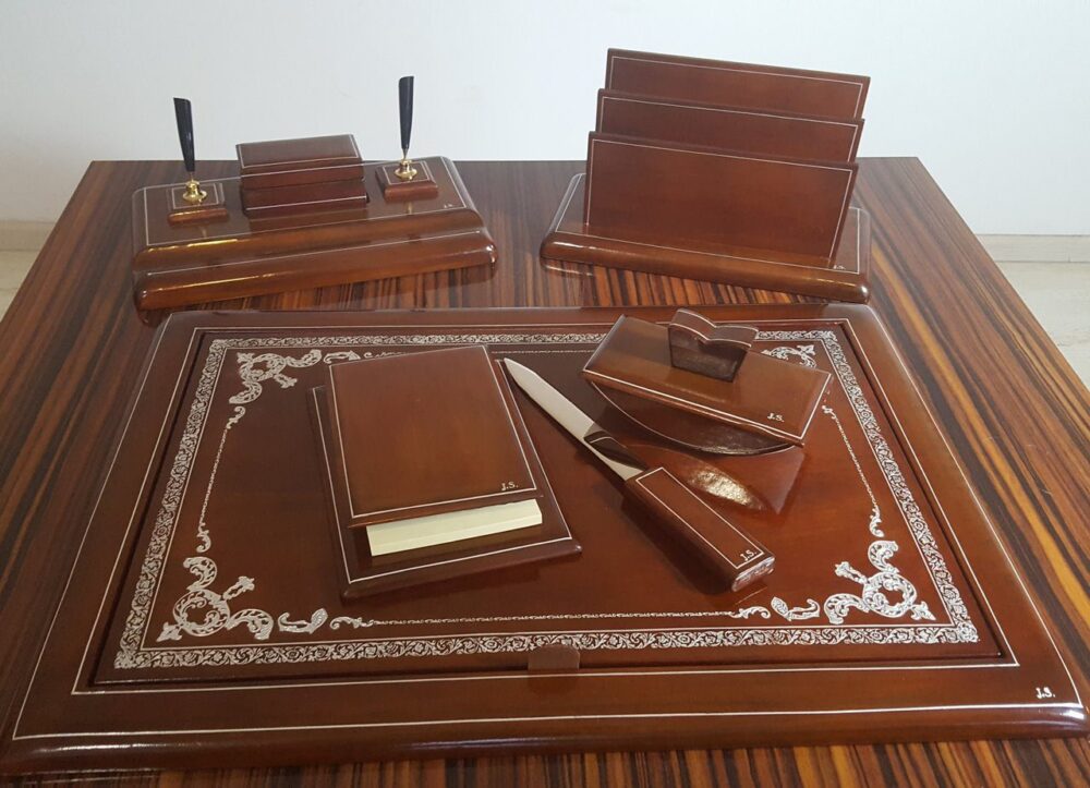 What to Put on the CEO’s Desk