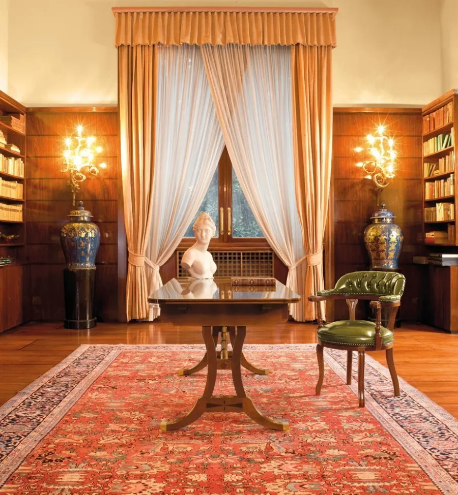 What to Keep on Your Desk at Work