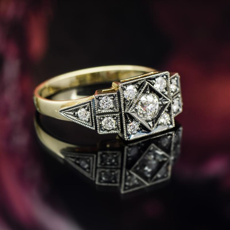 Yellow Gold Ring with Diamonds