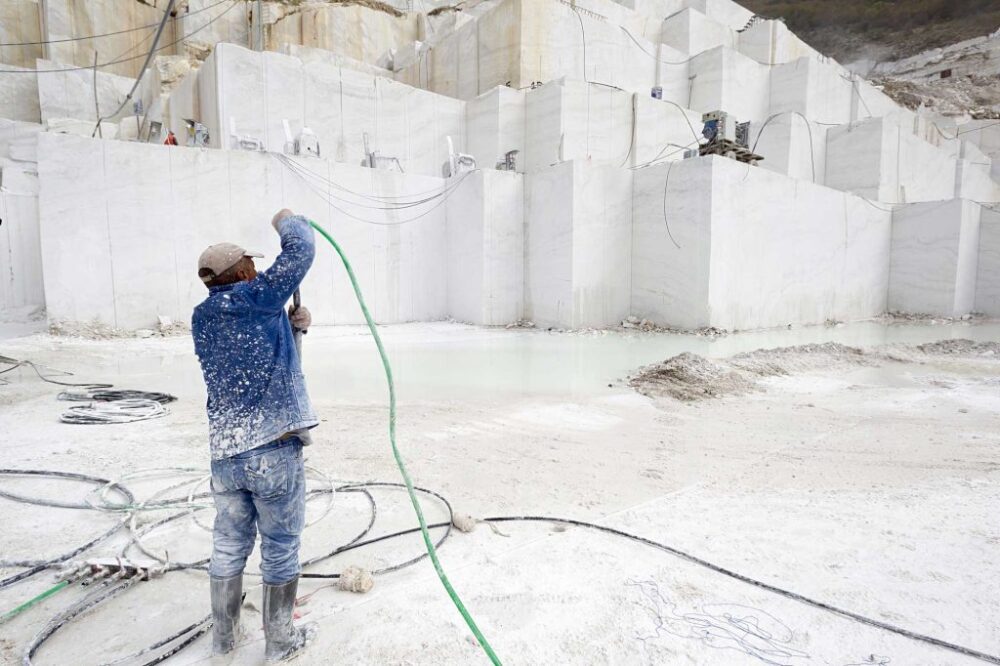 Carrara Z Marble Extraction